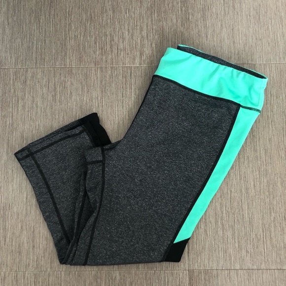 GapFit | Colour blocked capris 🧘♀️ - Picture 4 of 4